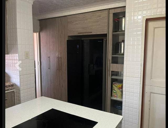 3 BEDROOM TOWNHOUSE FOR SALE IN VANDERBIJLPARK CE 3